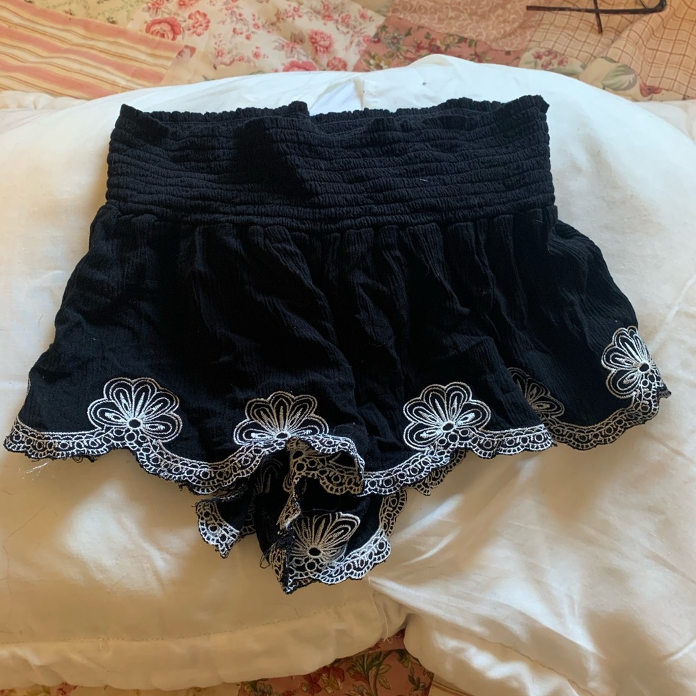 black flowy shorts